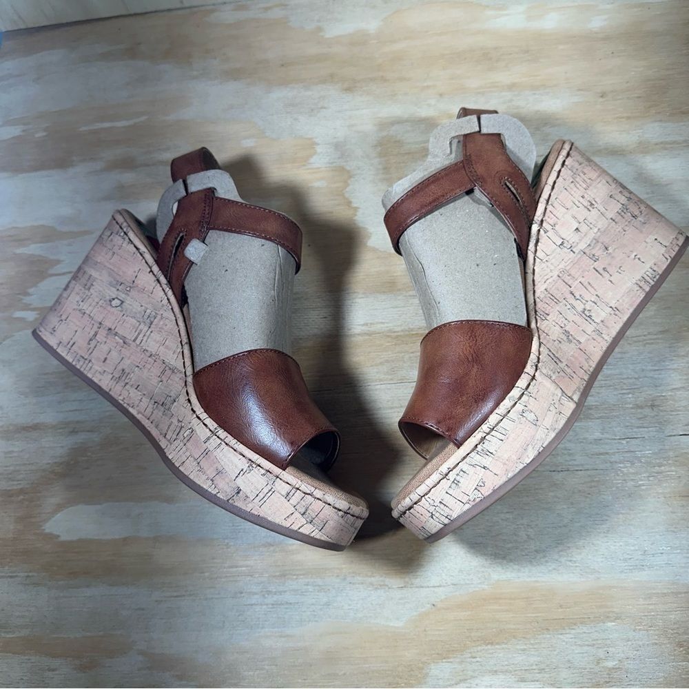 New BOC Corrie Brown PlatformWedge Sandals Women’s Size 9 - Picture 3 of 7